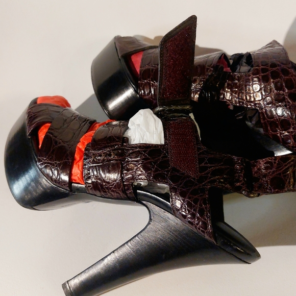 Bottega Veneta burgundy crocodile stamped leather platform heels, EU40.5, EUC - Picture 12 of 15